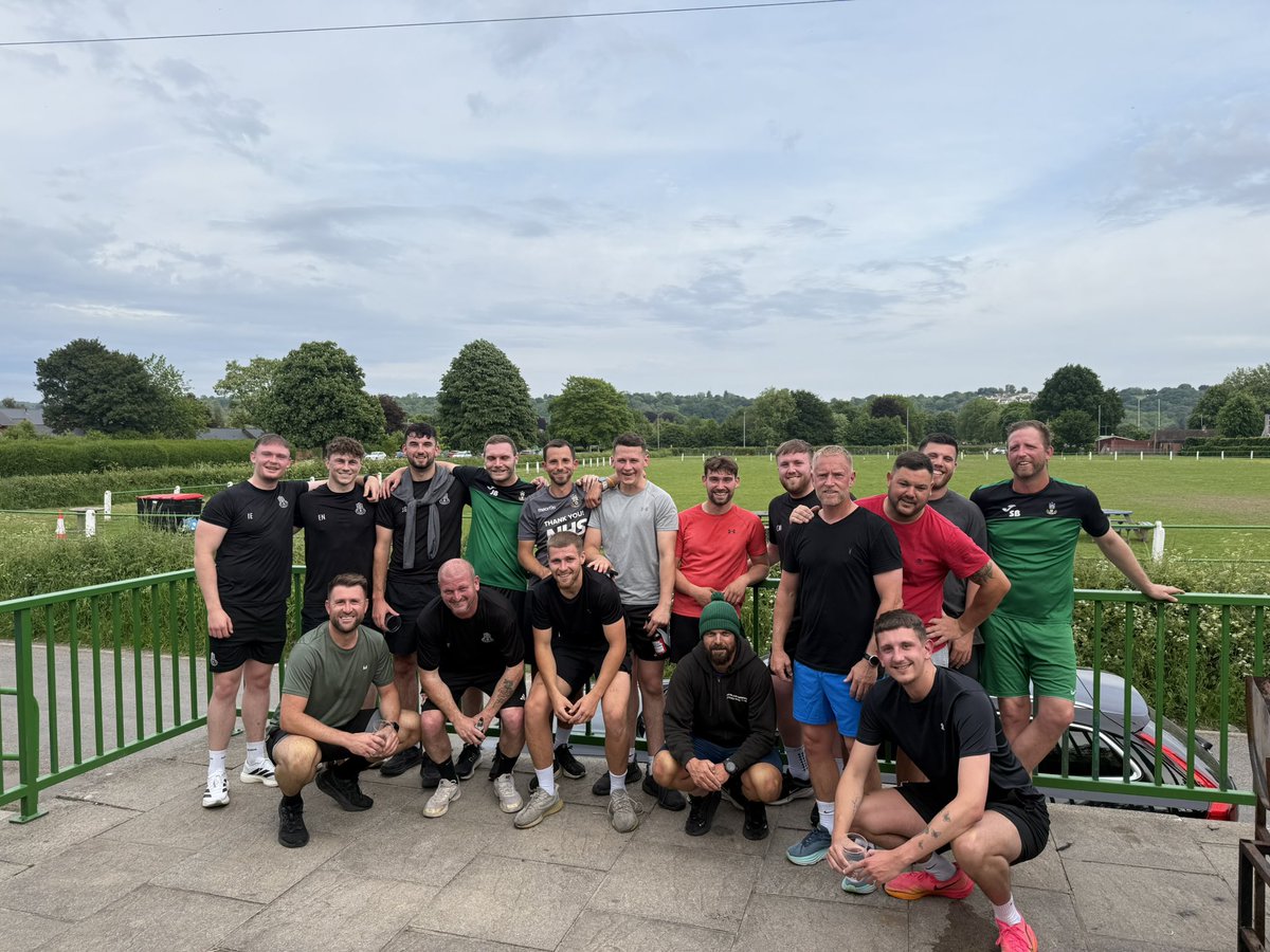 CaerleonAFCclub's tweet photo. First Tuesday night pre pre season fitness blast for the lads 💪🏼 

Putting the work in 👏🏻 

#UTR💚⚽️ https://t.co/TtxLGVZGC6