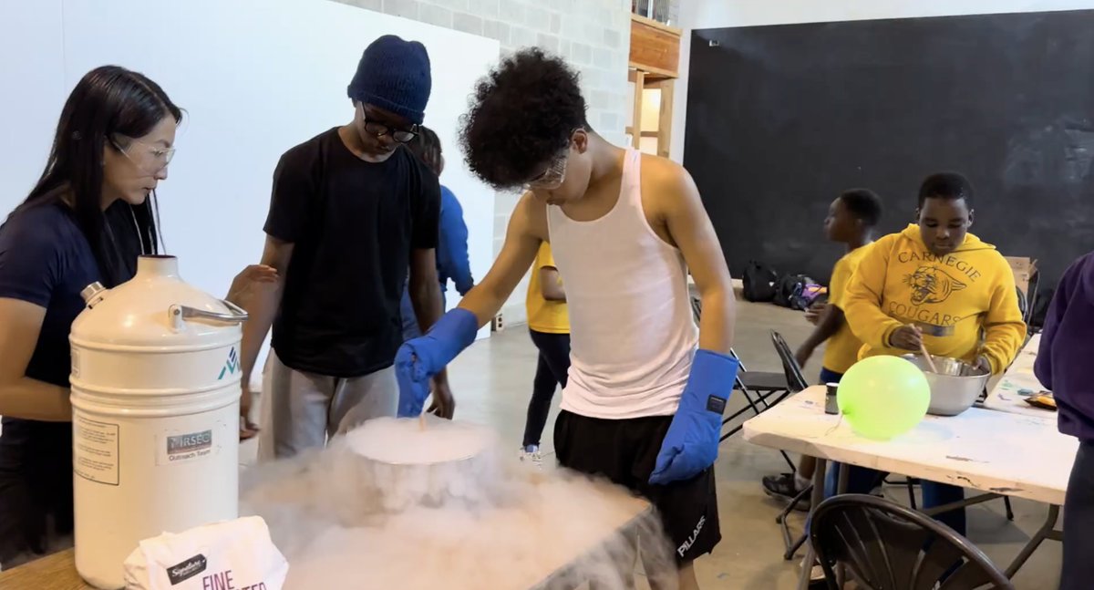 University of Chicago Materials Research Center tweet media