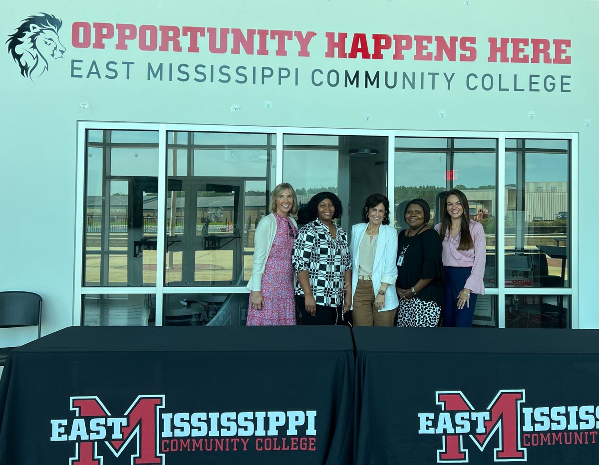 Instructure's tweet image. The #Parchment team hit the road last week! 🚗

From Hawaii to Mississippi, we had an incredible time connecting with our clients and hearing about their amazing results with our solutions. 🎉

👉 Thank you for welcoming us and sharing your wins!