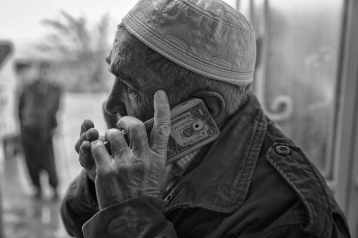 ilketvcomtr's tweet photo. Dünya Basın Fotoğrafı Ödülü’nün sahibi İranlı Kürt fotoğrafçı oldu: ‘Mermilerin Sınırı Yoktur’

İbrahim Alipoor: Bugün kolberlerin ölümü veya öldürülmesi bir rakamdan ibaret olmaya başladı. Artık kimse Ahmet veya Mahmut neden öldü diye sormuyor. Ölümler rakamlarla ifade edilmeye başladığında artık kişilerin önemi kalmıyor

Haber: Refik Tekin @RefikTekin

https://t.co/Bfs6LB1J7t