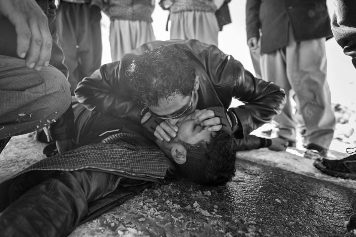 ilketvcomtr's tweet photo. Dünya Basın Fotoğrafı Ödülü’nün sahibi İranlı Kürt fotoğrafçı oldu: ‘Mermilerin Sınırı Yoktur’

İbrahim Alipoor: Bugün kolberlerin ölümü veya öldürülmesi bir rakamdan ibaret olmaya başladı. Artık kimse Ahmet veya Mahmut neden öldü diye sormuyor. Ölümler rakamlarla ifade edilmeye başladığında artık kişilerin önemi kalmıyor

Haber: Refik Tekin @RefikTekin

https://t.co/Bfs6LB1J7t