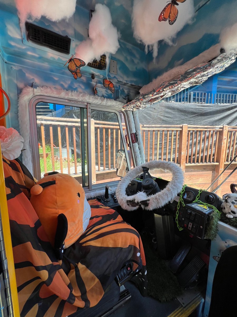 We're so grateful to have had Muni Raised Me join last month's 15th Anniversary Celebration. We loved getting to explore this beautiful and insightful art exhibition, housed within a decommissioned Muni bus! 😲 😍