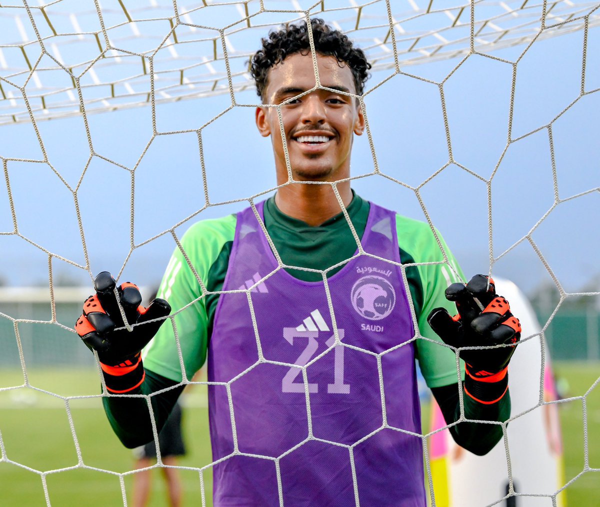 🚨🚨🟡 ماشاء الله .. رهان المستقبل والعين الثاقبة التي اختارت حامد الشنقيطي يقدّم مستوى مطمئن جدًا في عرين الاتحاد 

الامر الذي يجب ان يكون واقعي في المواسم المقبلة .. ان هذا الحارس المميز في المنتخب وناديه استحق ان يكون البديل الاول للصربي رايكوفيتش .. نُقطة في اخر السطر