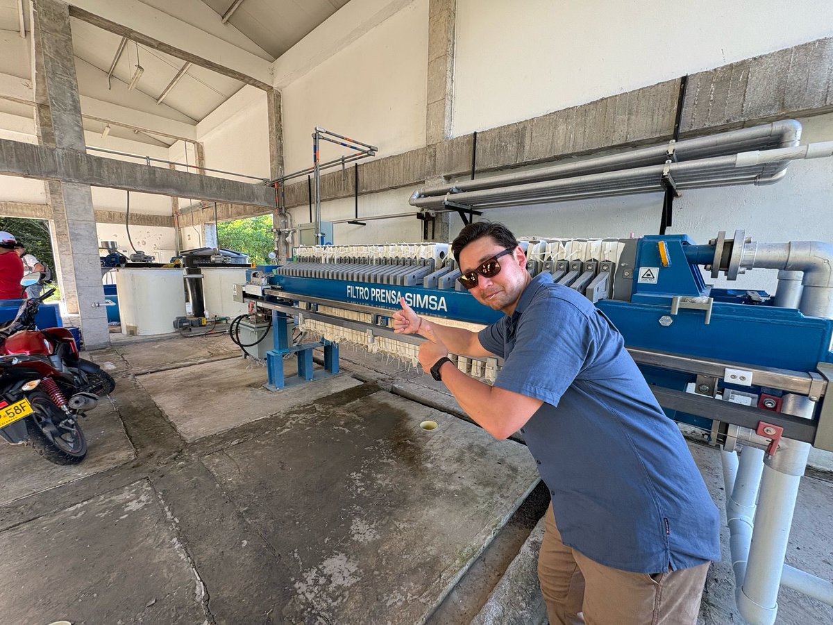 wash_canada's tweet photo. We visited 2 treatment plants on Day 15 of #NSERC_CREATE #WASHFieldSchool! First, ACUAGYR showed how they supply safe #DrinkingWater from intake to distribution. 

Later, we learned the #wastewater entering the Ricaurte WWTP is higher quality than the water in the Bogotá River. https://t.co/mJIYoOfwS4