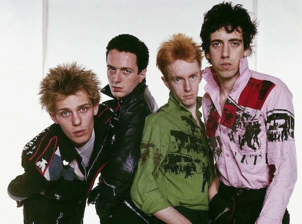 ALetterToElisez's tweet image. Heya! I'm Robin but you may also call me Elise, my account is mainly The Cure themed but i post other bands/artists/interests a lot too!!
More information of this account on my strawpage: ➡️alettertoelisez.straw.page
My music strawpage: elisesmusic.straw.page