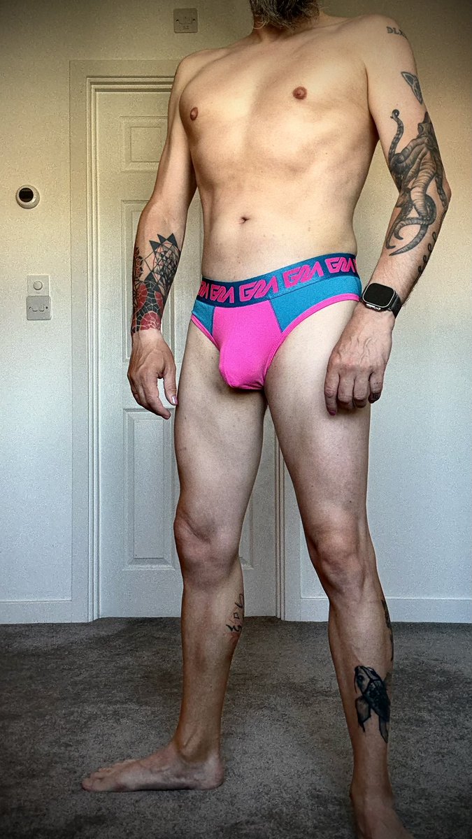 alex_wears_things tweet media