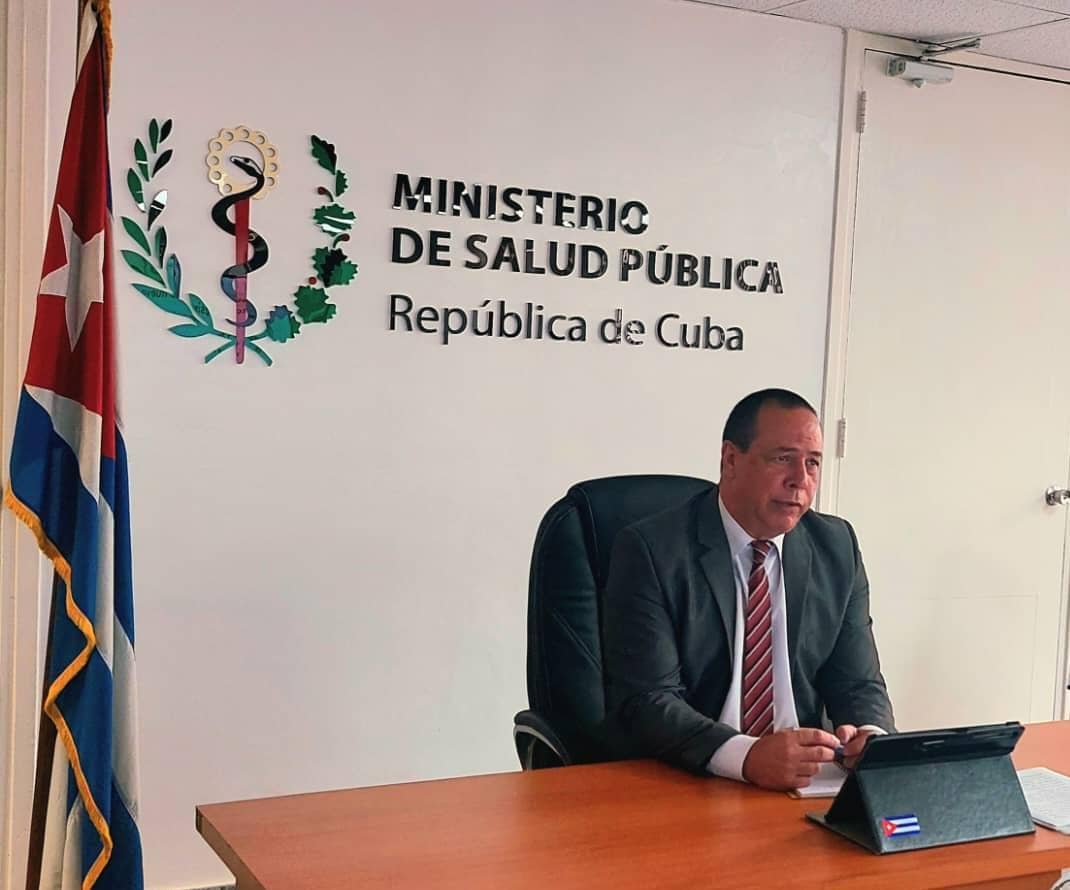 OmpKiko2's tweet photo. 💉 "La salud es un derecho humano, no un privilegio". 120 países defienden el trabajo de médicos cubanos que salvan vidas en el mundo. #DefendiendoCuba #CubaMinrex https://t.co/PWwt1gyCxP