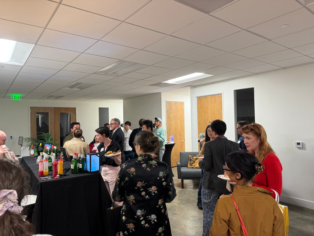 Putting the work in networking 🍸

We had to share some more moments from our latest Connect membership mixer in Los Angeles.