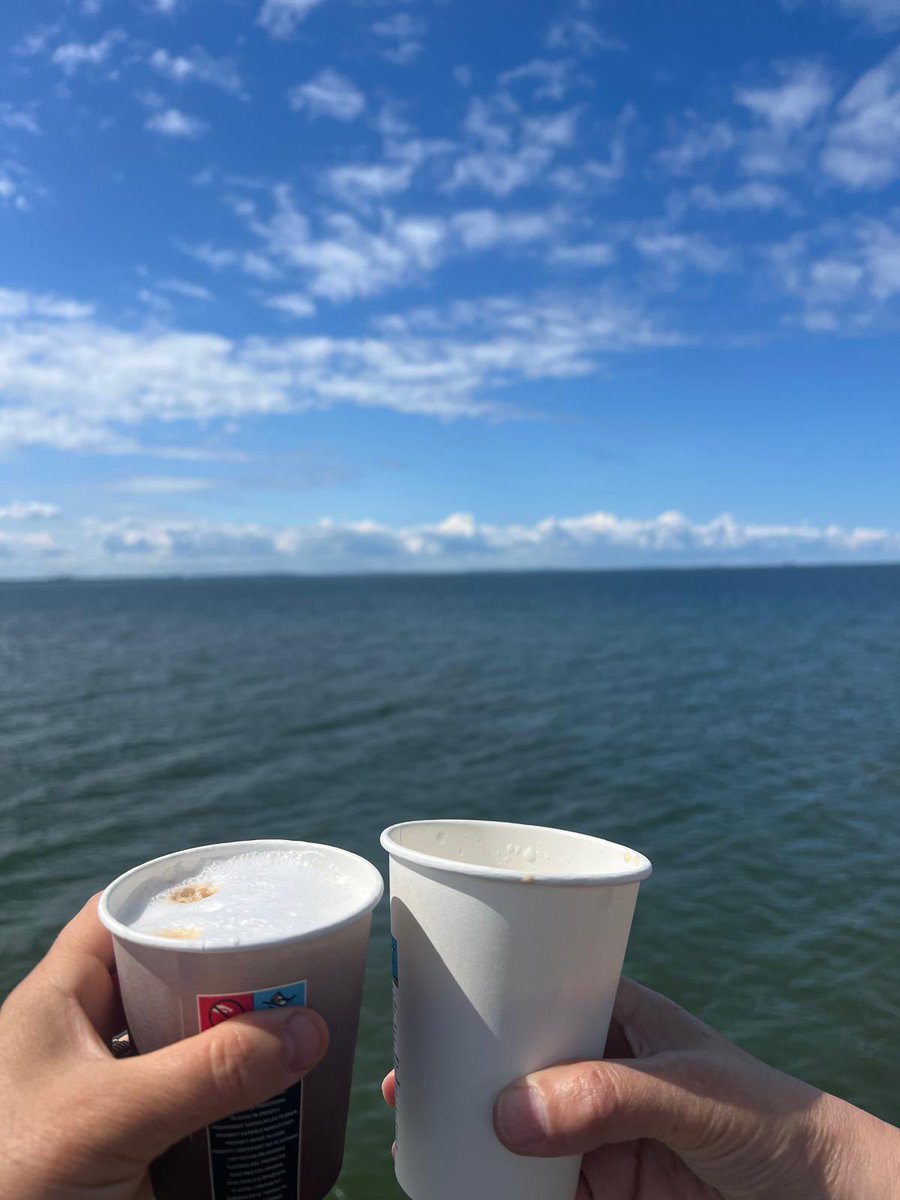 Uzaklar ilaçtır bazen 
Yakınların açtığı yaralara..