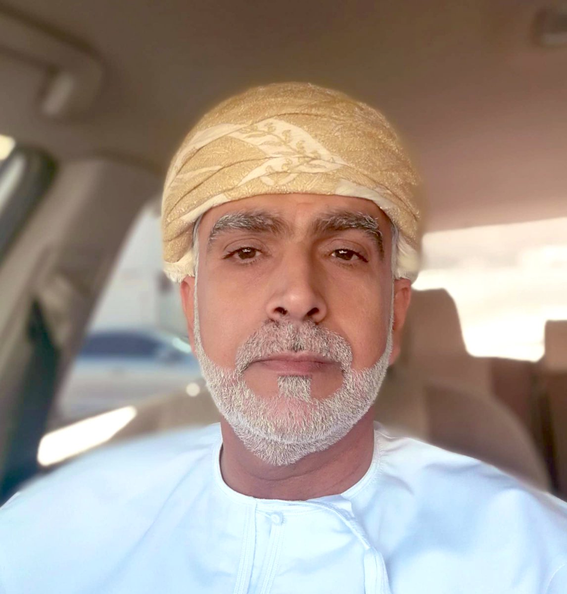 ضيفنا هذا الاسبوع المحاضر محمد بن ابراهيم الزدجالي ،الفائز بجائزة السلطان قابوس للعمل التطوعي بالمركز الأول ، فئة الافراد. 
المحاضره عن المدمنيين على المخدرات والمؤثرات العقلية.، هل في بيتنا مدمن أو مدمنة؟
المحاور:
• كيف نكتشف الشخص المدمن أو المدمنة؟
• ⁠كيف نتصرف عندما نكتشف