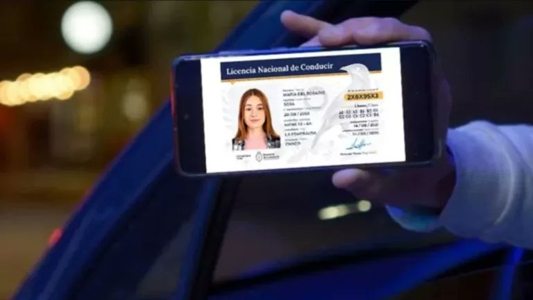 Desde este Sábado la Licencia de Conducir Digital es válida en Salta. 

Los conductores podrán mostrarla directamente desde su celular en los controles de tránsito, haciendo el proceso más rápido y práctico. 📱

Esta iniciativa impulsa la modernización, adapta la gestión a las