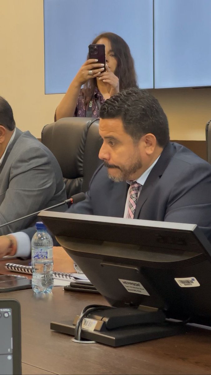 En la citación de hoy cuestionamos al Gerente General de Puerto Quetzal <a href="/PortuariaEPQ/">Empresa Portuaria Quetzal</a> <a href="/CIV_Guatemala/">Ministerio de Comunicaciones</a>, quien muy tranquilamente informó que, hasta la fecha, hay 37 buques en espera, con un promedio de 50 días de retraso. 

Pueblo de Guatemala, no se preocupen, que los cambios en