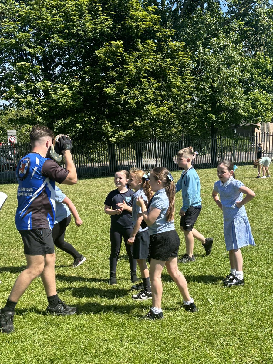 MissGribben7's tweet photo. A brilliant start to our Health Week⚽️🥊 P4 had a great day! Thankyou to all of the instructors/coaches and to our wonderful Parent Council for the bouncy castle fun 🤩 https://t.co/57qltRlH8q