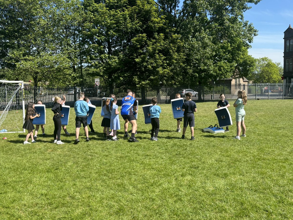 MissGribben7's tweet photo. A brilliant start to our Health Week⚽️🥊 P4 had a great day! Thankyou to all of the instructors/coaches and to our wonderful Parent Council for the bouncy castle fun 🤩 https://t.co/57qltRlH8q