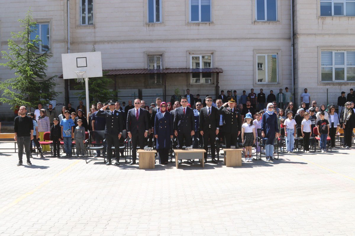 pervarimeb's tweet photo. 🇹🇷19 Mayıs Atatürk’ü Anma, Gençlik ve Spor Bayramı’nı büyük bir gurur ve coşkuyla kutluyoruz. https://t.co/tntfFJWBf7