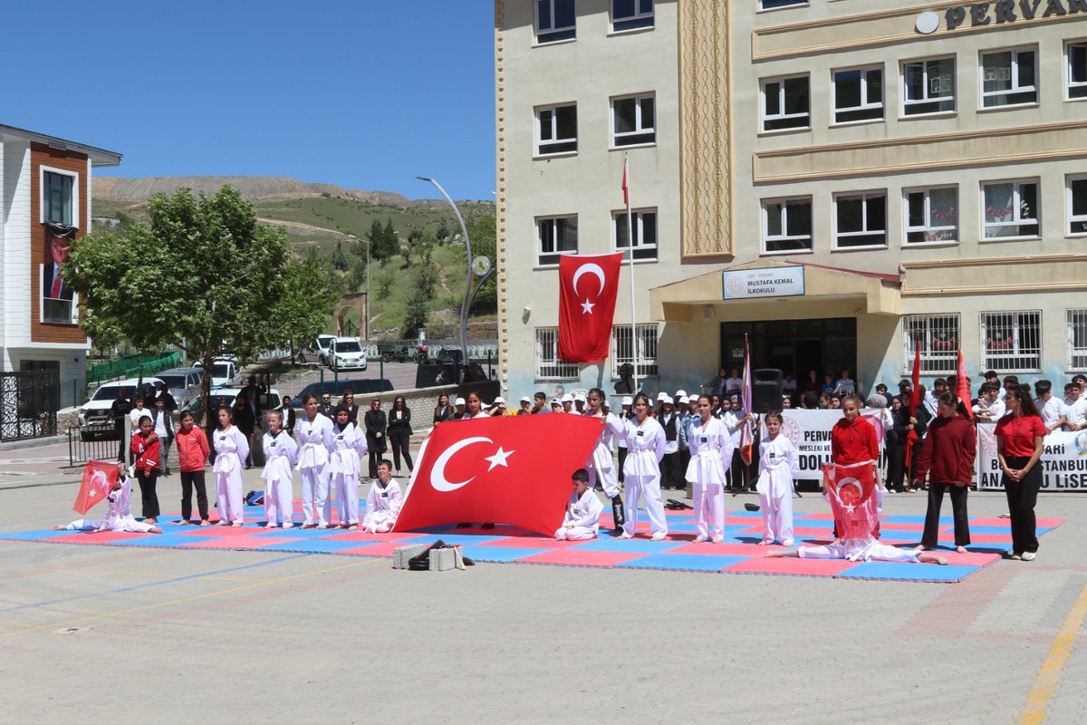 pervarimeb's tweet photo. 🇹🇷19 Mayıs Atatürk’ü Anma, Gençlik ve Spor Bayramı’nı büyük bir gurur ve coşkuyla kutluyoruz. https://t.co/tntfFJWBf7