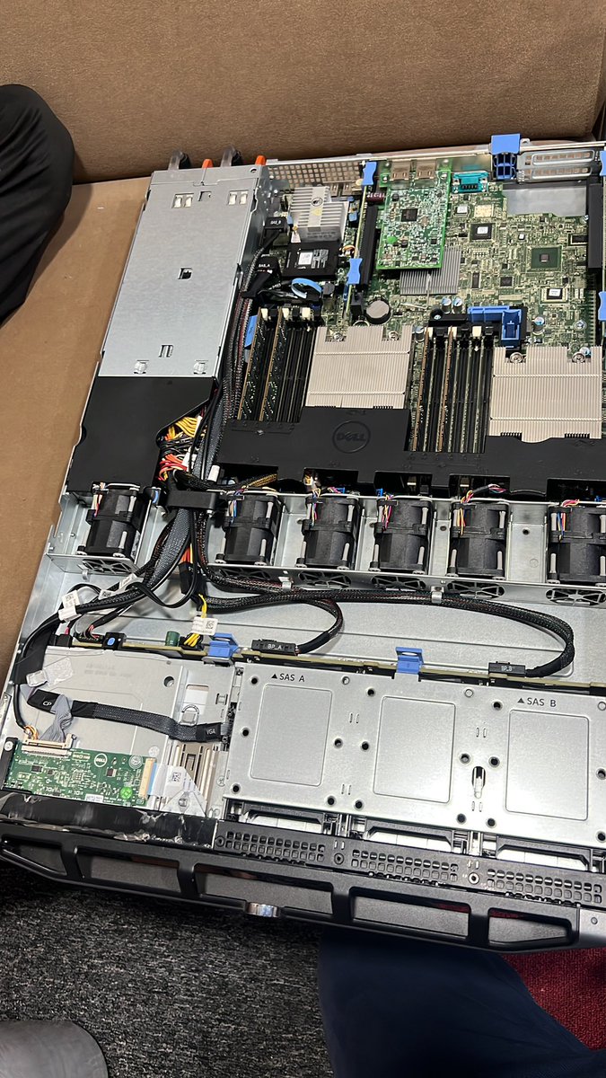 Ersafcr7's tweet image. Anyone looking to get server in India please reach out to me we have Dell series and HP series server 1U and 2U. Even customised with windows server,TrueNAS, Proxmox etc #dell #truenas #proxmox #server