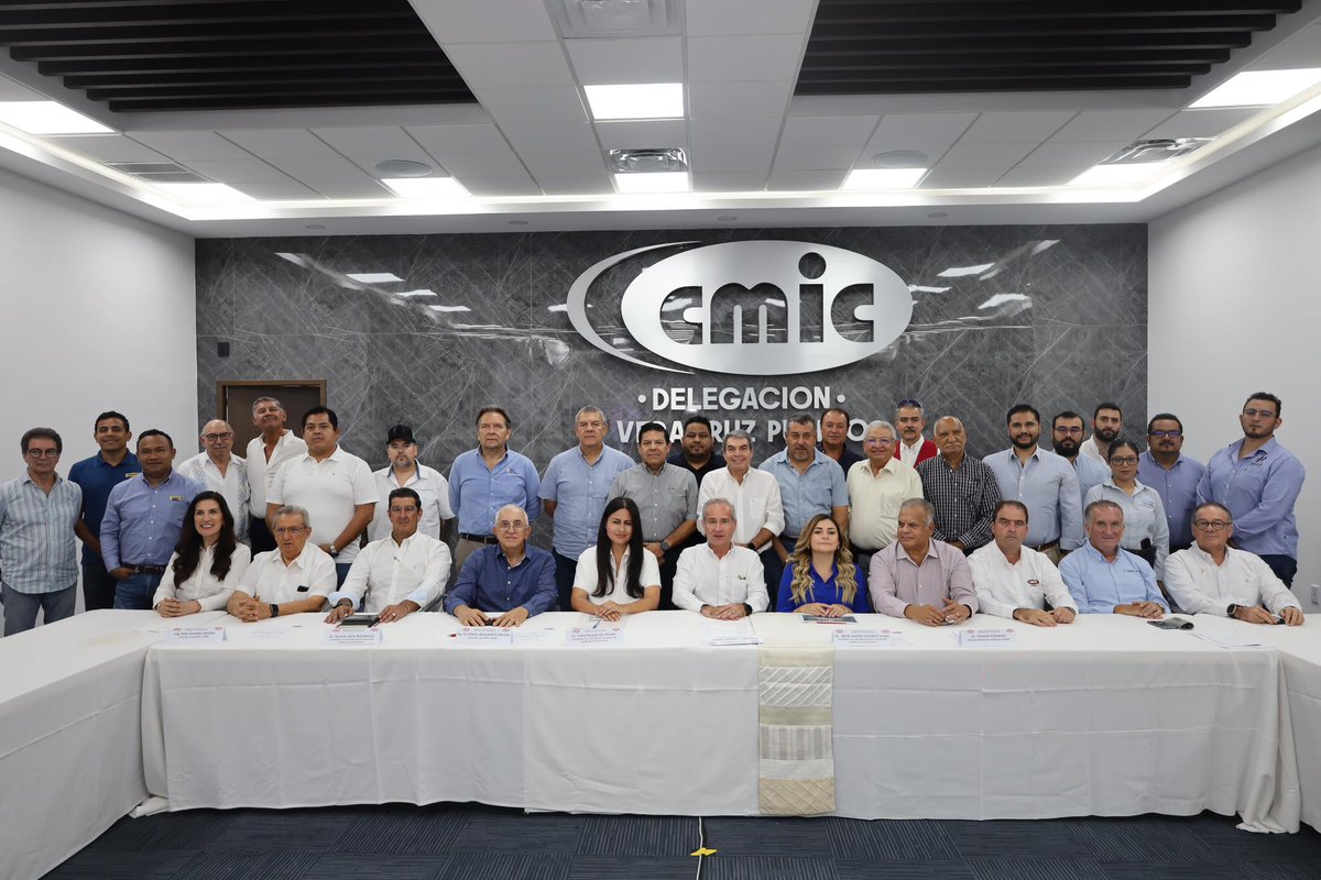 Indira Rosales (@indira_rs) on Twitter photo Esta mañana los candidatos a Presidente Municipal de <a href="/AccionNacional/">Acción Nacional</a> de la zona conurbada participamos en la reunión de trabajo en la Cámara Mexicana de la Industria de la Construcción para presentar nuestras propuestas. Agradezco la invitación y el espacio para el diálogo mutuo. Esta mañana los candidatos a Presidente Municipal de <a href="/AccionNacional/">Acción Nacional</a> de la zona conurbada participamos en la reunión de trabajo en la Cámara Mexicana de la Industria de la Construcción para presentar nuestras propuestas. Agradezco la invitación y el espacio para el diálogo mutuo.