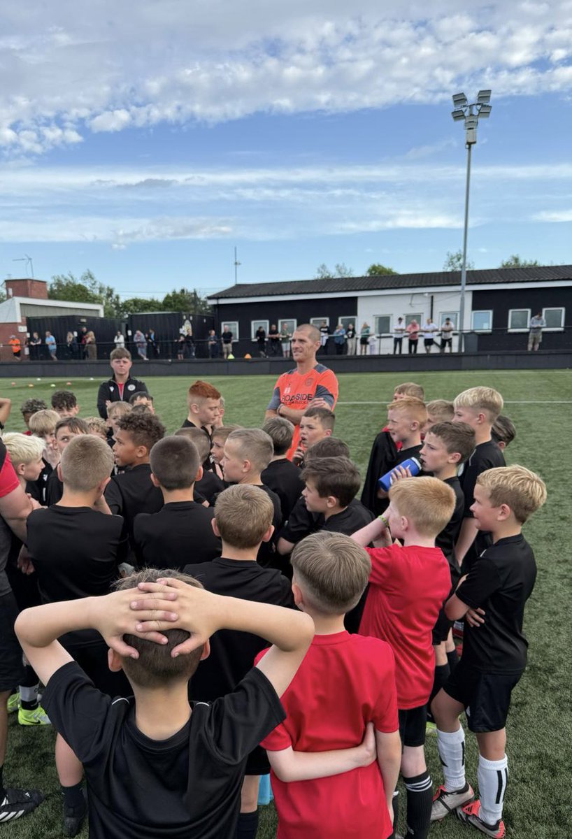 StMirrenAcad's tweet image. The U9s, U10s and U12s had a very special visitor at training tonight as @Gogic13 popped along for a Q&A before helping deliver with the U15s this evening! ⚽️