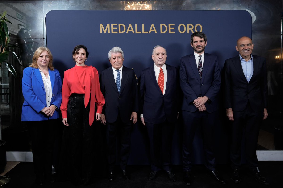 Gracias, Enrique Cerezo, por toda una vida dedicada al cine español, a guardar nuestras esencias y la cultura de todos.

Enhorabuena por tu medalla de Oro de la Academia de las Artes y las Ciencias Cinematográficas de España.