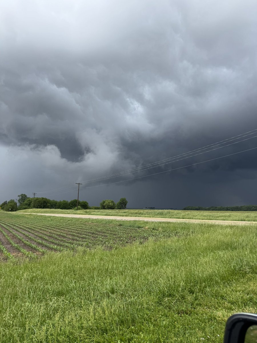 nmajor18's tweet image. #NWSLincolnIl 2 miles N of Berlin, IL 14:10p
