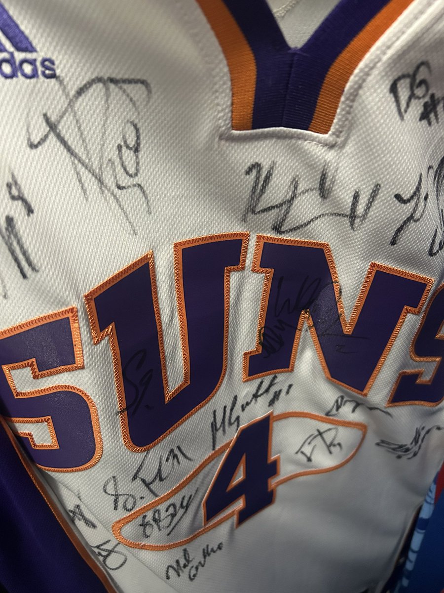 DustyJohnson84's tweet image. So I guess a Marcin Gortat jersey signed by the entire Suns roster appeared in my closet while I was at school? #LegendaryPull #ThePolishHammer