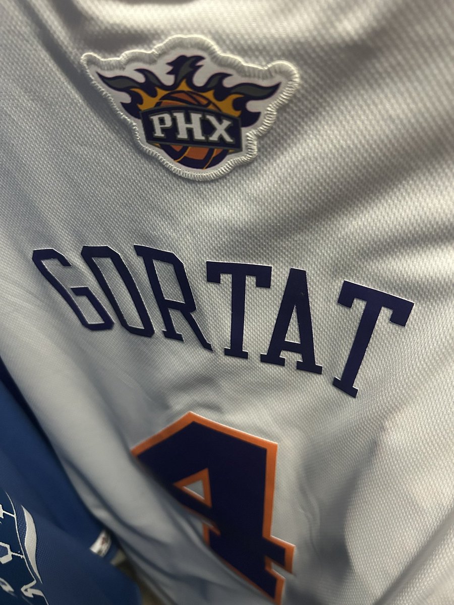 DustyJohnson84's tweet image. So I guess a Marcin Gortat jersey signed by the entire Suns roster appeared in my closet while I was at school? #LegendaryPull #ThePolishHammer