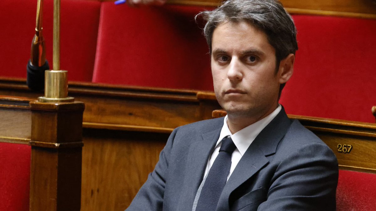 BFMTV's tweet image. Gabriel Attal veut interdire le voile dans l’espace public pour les mineures de moins de 15 ans
l.bfmtv.com/26an