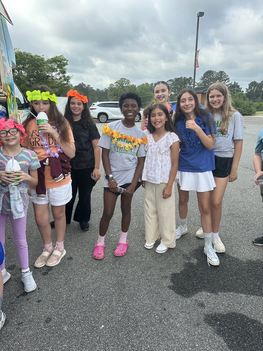 PickettsMillES's tweet photo. The 🏴‍☠️ 5th Grade Celebration was a huge success!!! Thank you to our awesome 🏴‍☠️ parents for an amazing day of fun for these 5th graders!!! 🏴‍☠️🦜☠️⚓️ https://t.co/l0XSTvkEKH