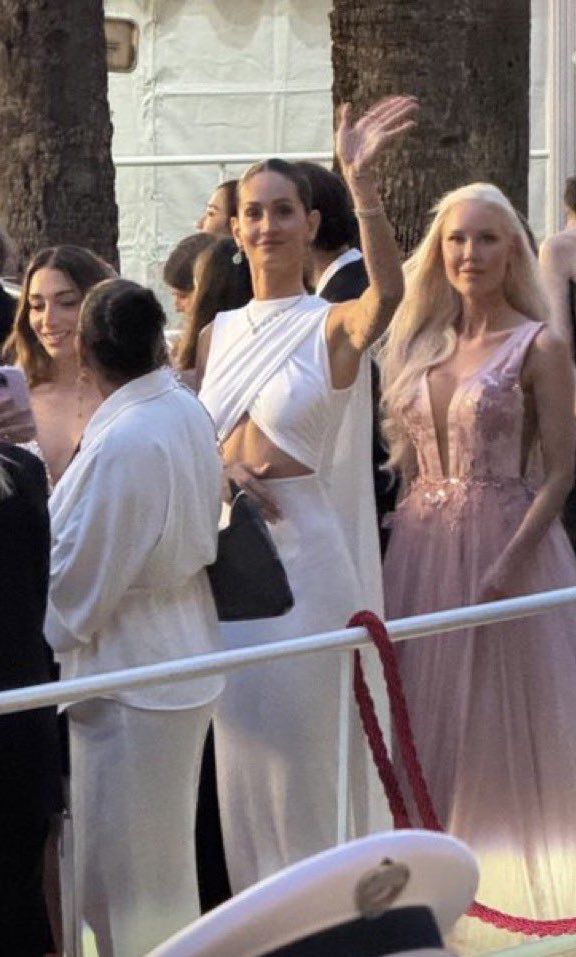 Una dea greca #helenaprestesXcannes