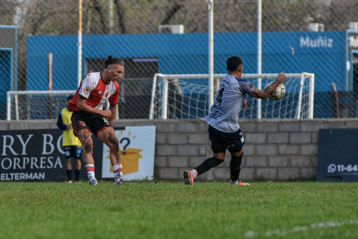Final de la primera parte. Juventud Unida iguala sin tantos ante Victoriano Arenas. 

Todo el equipo reclamó esta mano no sancionada que era penal.