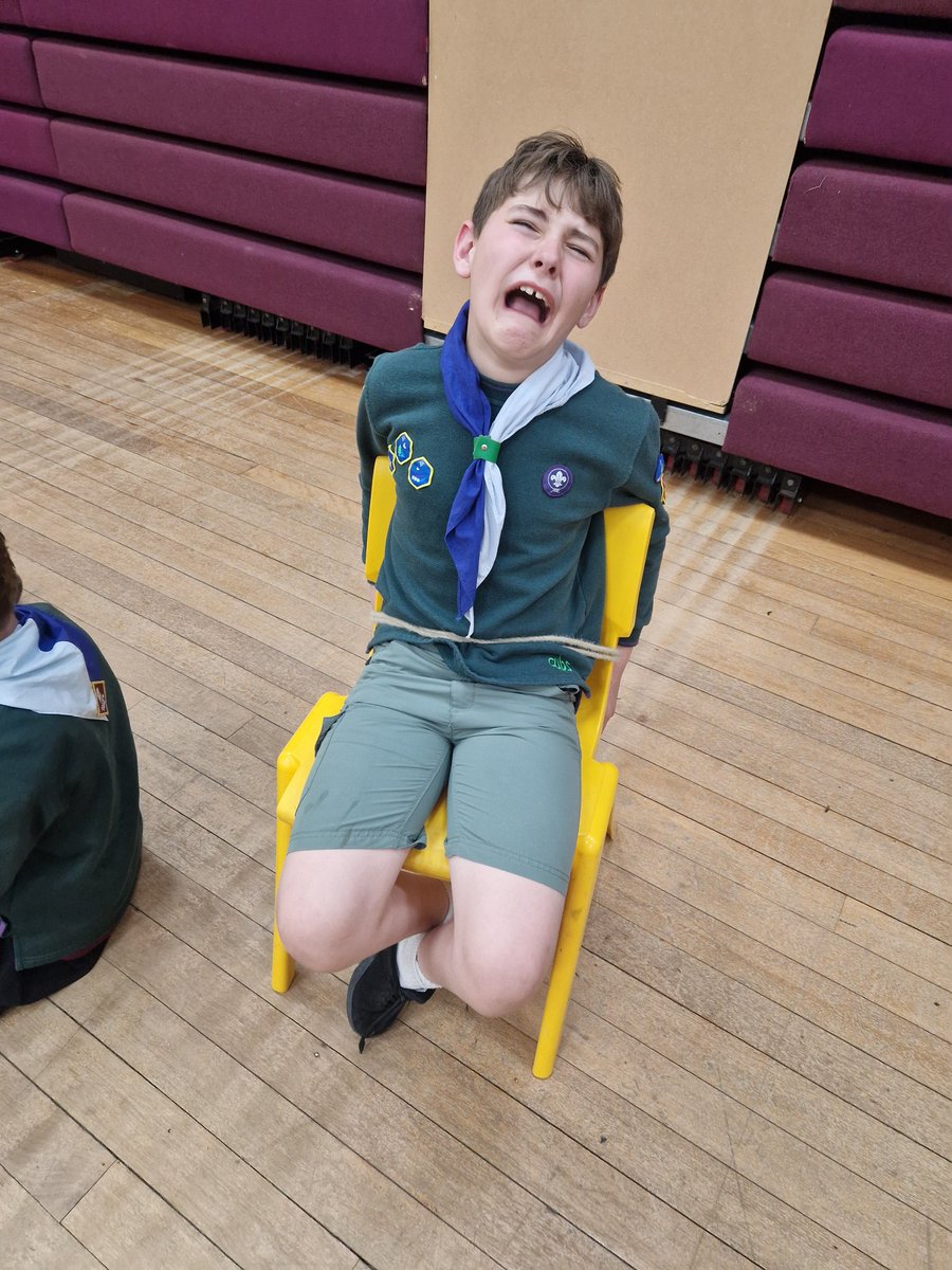 8thReigate's tweet image. More knotting and games tonight. So good to see the pride when the cubs mastered a knot! @RAACoCurriculum @RAASchoolGatton @surreyscouts @ReigateScouts