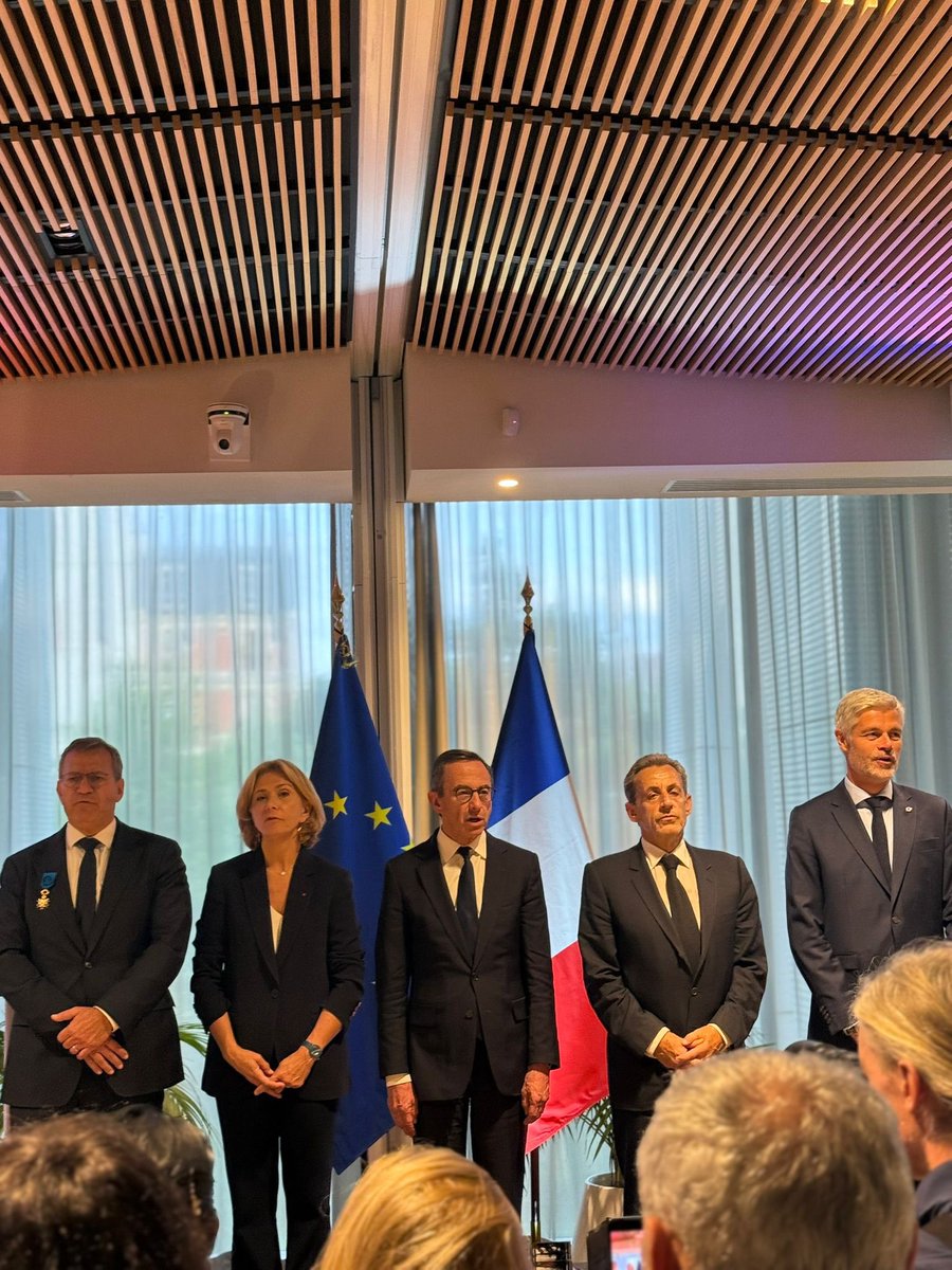 KARL OLIVE (@karlolive) on Twitter photo 👏👏👏Félicitations sincères à mon ami <a href="/karampatrick/">Patrick Karam</a>
Vice-président de la Région Île-de-France,
élevé avec justesse et émotion au rang d’Officier dans l’Ordre National du Mérite, des mains de <a href="/vpecresse/">Valérie Pécresse</a> , Présidente de Région, ce mardi 20 mai à l’Hôtel de Région. Une cérémonie à 👏👏👏Félicitations sincères à mon ami <a href="/karampatrick/">Patrick Karam</a>
Vice-président de la Région Île-de-France,
élevé avec justesse et émotion au rang d’Officier dans l’Ordre National du Mérite, des mains de <a href="/vpecresse/">Valérie Pécresse</a> , Présidente de Région, ce mardi 20 mai à l’Hôtel de Région. Une cérémonie à