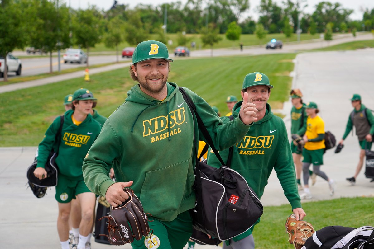 The Bison have landed in Omaha ⚾️

#ReachTheSummit x #SummitBSB