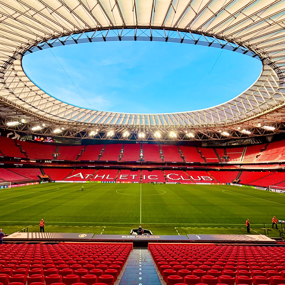 maddyoffline's tweet image. This time tomorrow 👀

#MUFC | #UEL