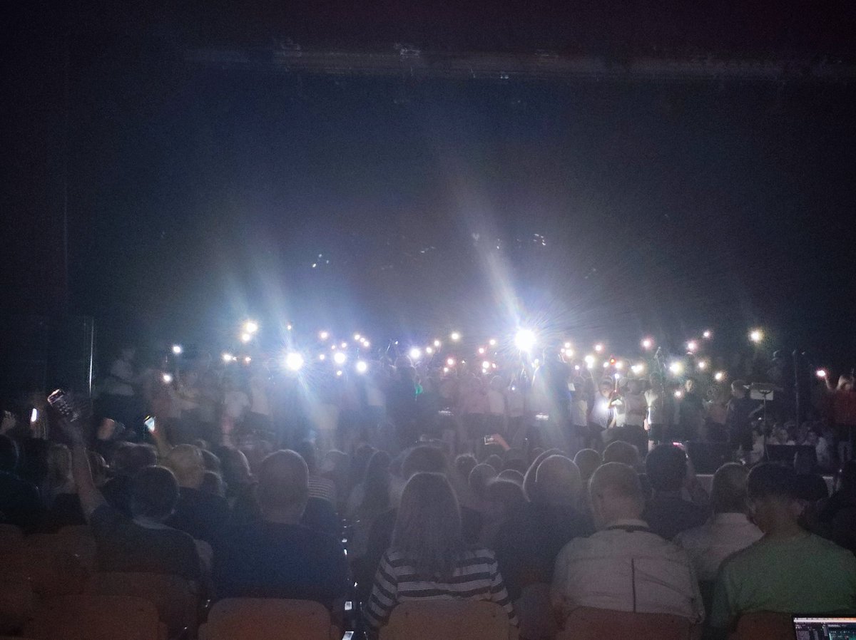 De la bonne humeur et du lien fort sur le territoire, tout cela renforcé par ce beau projet TER permettant de réunir les écoles et collèges du pays de Bitche et d'Allemagne, autour du chant choral . Bravo à tous !