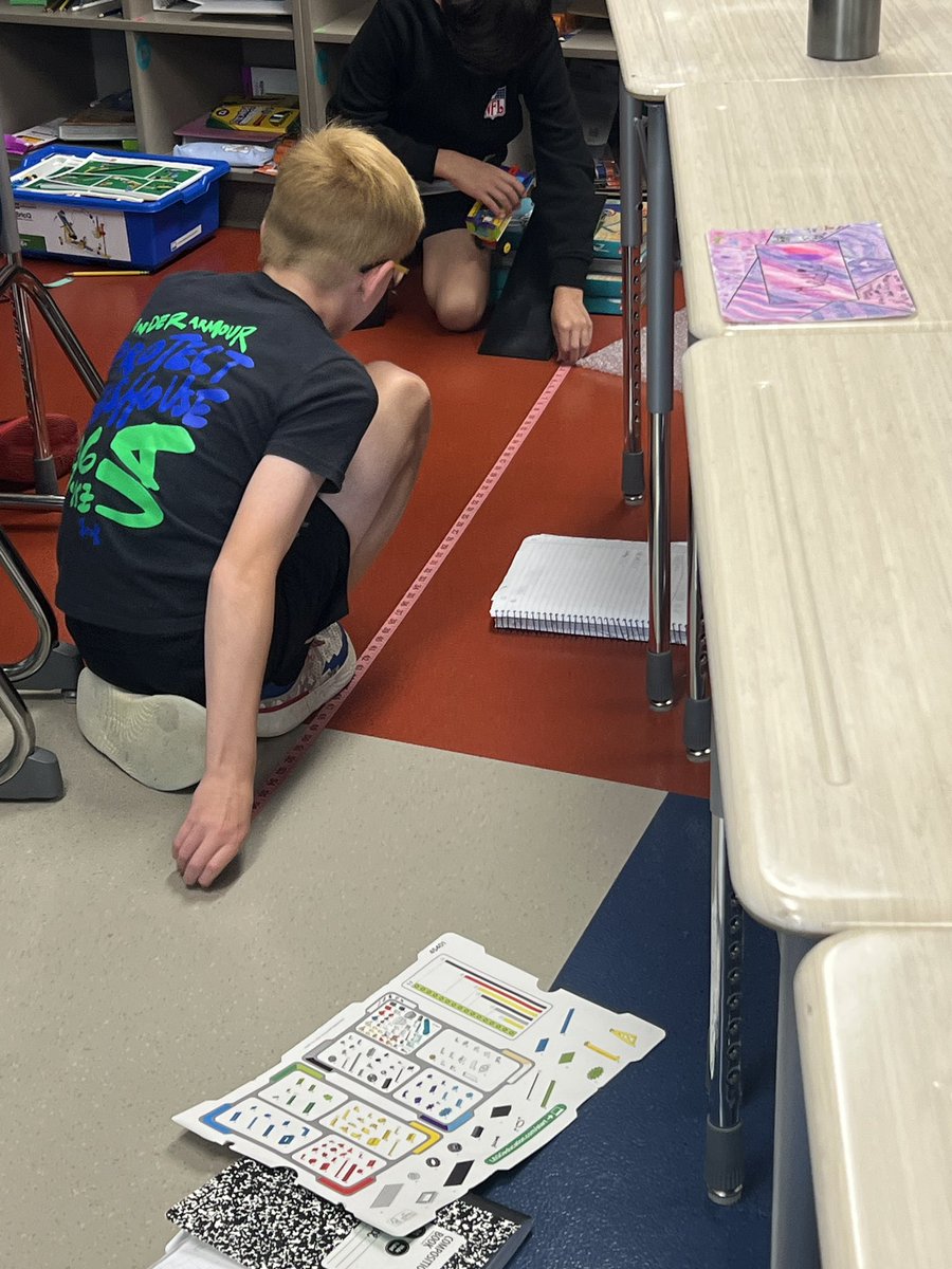 Joyduncan17's tweet image. Ss putting cars to the test-racing across surfaces to measure distance &amp;amp; explore force &amp;amp; motion. #LEGOscience @ccpsinfo #belonggrowsoartogether 💙💚