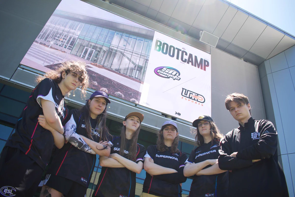 A photo of the Supernova Comets CS2 team at the University of Texas at Dallas Esports Lab.

From left to right: empathy, raven, Fawx, Stx, Serendipity, and Ink.