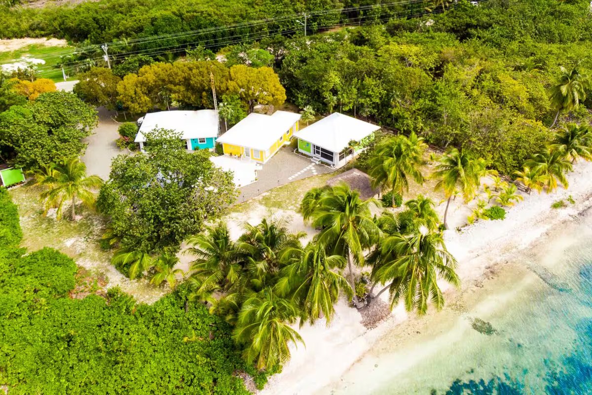 PoMBeachFrVilla's tweet photo. ☀️ Ready for the ultimate getaway? Stay at PIECE of MINE, a fully equipped beachfront villa in East End, Cayman Islands!
Enjoy kayaks, hammocks, private beach.🌊🍹
DM for bookings or questions!
📧 travelplus72@gmail.com
🔗 [https://t.co/vWftrkVFoB]

#VacationVibes #BeachLife https://t.co/BQkcdXwZ99