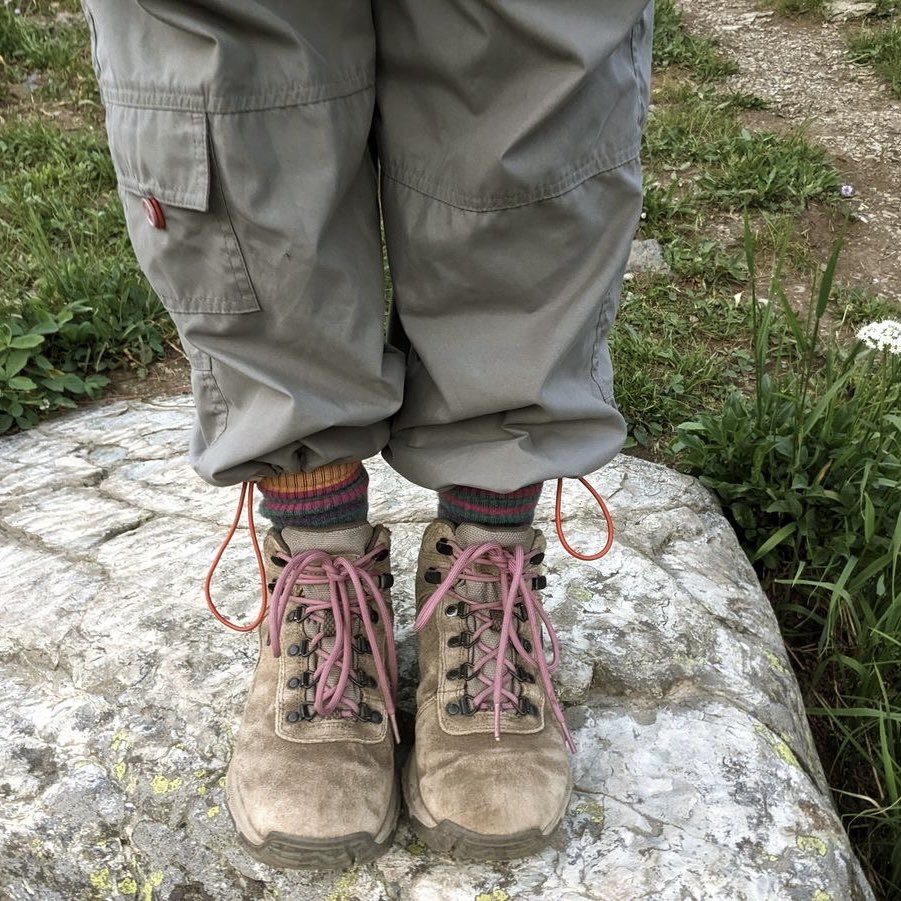 linnyism's tweet photo. 🌱 linny + nevarry hiking trip 🍀

— a thread 🧵 https://t.co/qoAaIDdCdQ