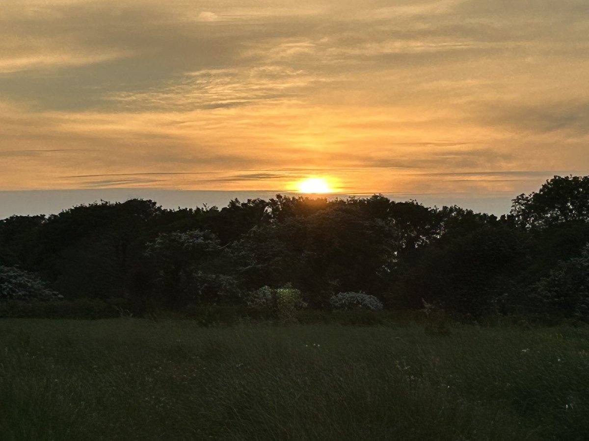 The sun is off to bed 🌞 what a beautiful day here in #guernsey 🇬🇬
