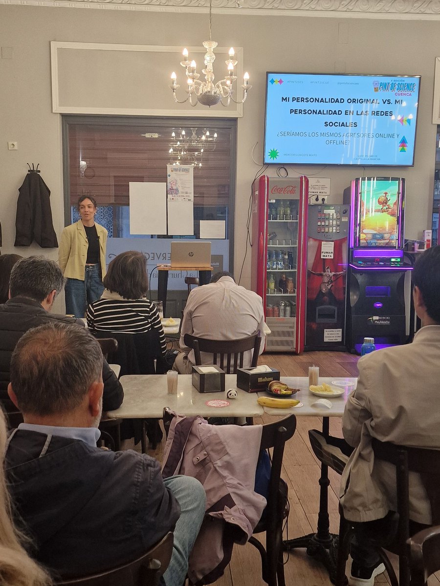 jmherranz's tweet photo. Doble sesión #Pint25ES #Pint25Cue. Eduardo nos ha hablado sobre urbanismo y habitabilidad y Mercedes sobre nuestra doble personalidad en redes sociales y offline @FcomUCLM @BBAACuenca @politecnicacu @FacEducacionCu @uclm_es @UCLMdivulga @pintofscienceES https://t.co/2qXYzGI1JH https://t.co/6LvlcNfZCs