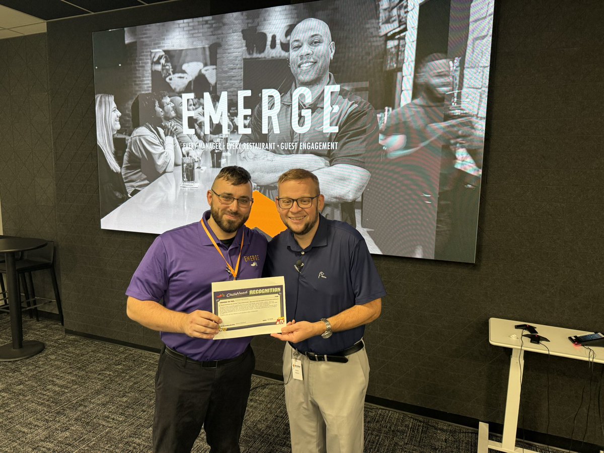 #ChilisEmerge is Welcoming Managers to the Restaurant Support Center Today 🌶️💙 Cheers to Andrew with ChiliHead Recognition 🥳 #ChilisLove
