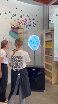 GeminiCollege's tweet photo. Het Booklab is geopend op het Gemini College! Onze nieuwe bibliotheek wordt gerund door leerlingen van E&amp;O én heeft AI-hologram Lexie als assistent. Lezen, leren en ondernemen komen hier samen! #Booklab #AIinOnderwijs #GeminiCollege #onderwijsinnovatie https://t.co/GWSoeE7nlR