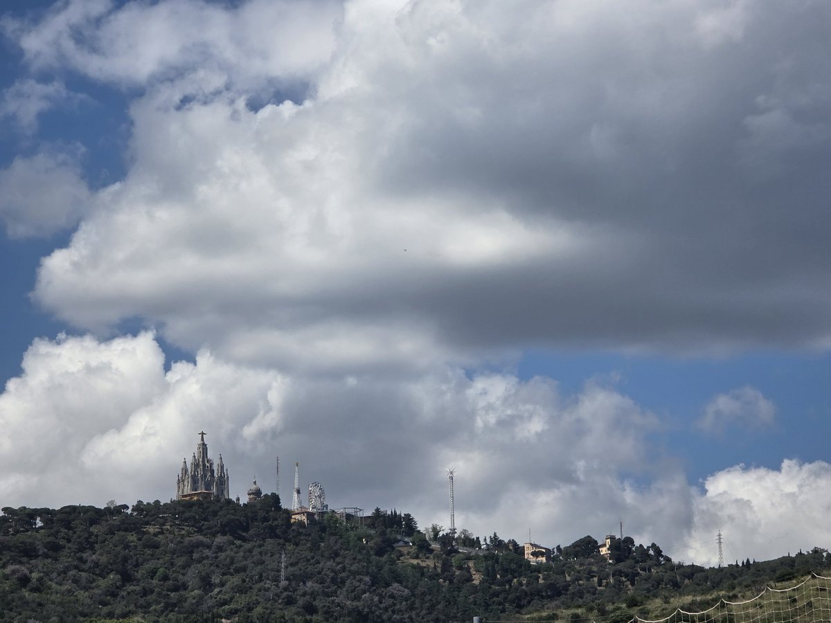 M.Isabel (@gramareus) on Twitter photo El cel aquesta tarda a Barcelona!! ☁️☁️
24°C, humitat del 50%
#Barcelona #sarria #sky
<a href="/1967fct/">EL CLIMA EN TIEMPO REAL</a> <a href="/StormHour/">#StormHour</a> <a href="/ecazatormentas/">Cazatormentas</a> <a href="/SeguimlaMeteo/">Seguim la Méteo</a> <a href="/Alex_MeteoM/">AlexMeteoM</a> <a href="/JRovireta/">Jordi Rovira</a> El cel aquesta tarda a Barcelona!! ☁️☁️
24°C, humitat del 50%
#Barcelona #sarria #sky
<a href="/1967fct/">EL CLIMA EN TIEMPO REAL</a> <a href="/StormHour/">#StormHour</a> <a href="/ecazatormentas/">Cazatormentas</a> <a href="/SeguimlaMeteo/">Seguim la Méteo</a> <a href="/Alex_MeteoM/">AlexMeteoM</a> <a href="/JRovireta/">Jordi Rovira</a>