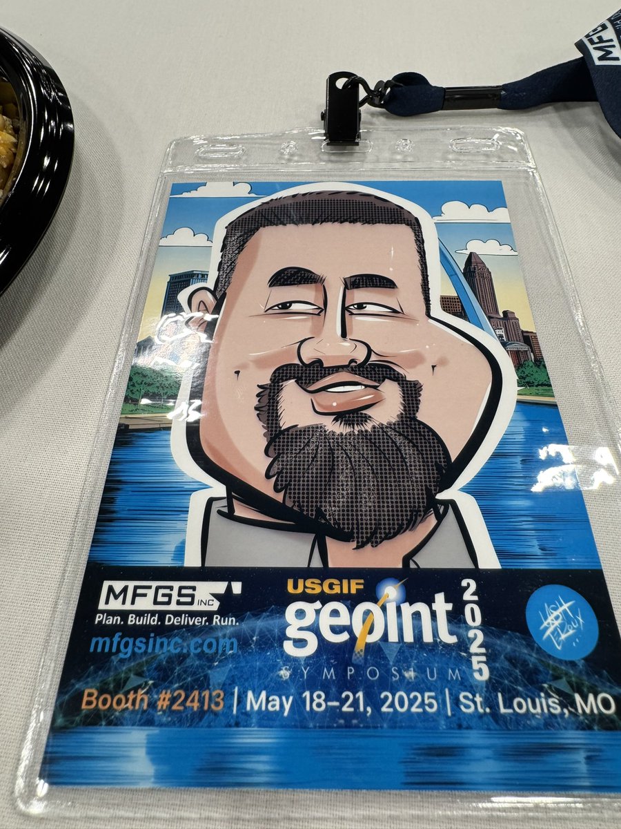 geo_spatialist's tweet image. Snagged some coveted swag from the @USGIF booth at the GEOINT Symposium. Several people stopped me to ask where I got it.
Then had my caricature done by @LashCanDraw (former WCW/WWE wrestler. Super nice guy who took time to chat with everyone he drew.