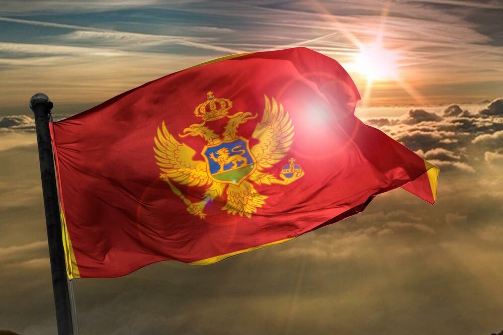 pavlicevicn7's tweet photo. Ne slave 21. maj, a uzivaju sve sto im je donio.

Glume slavlje da bi zadrzali fotelje, a klece pred onima koji Crnu Goru nikad nisu htjeli. 

Mi slavimo, ne zato sto moramo, vec zato sto osjecamo.

Srecan ti Dan nezavisnosti, Crna Goro. 🇲🇪 https://t.co/gaAggWYizm