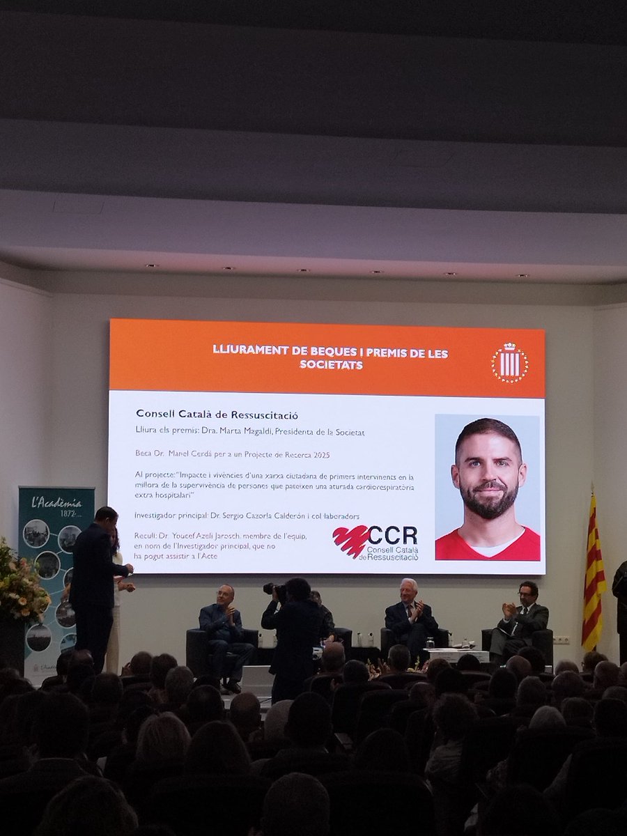 semgencat's tweet photo. 👏🏽 A més, a l’acte de cloenda i lliurament de beques i premis de l'Acadèmia de Ciències Mèdiques i de la Salut de Catalunya i de Balears, també s'ha concedit la Beca Dr. Manel Cerdà al millor projecte de recerca al treball a càrrec de Sergi Cazorla Calderón, del #SEM, sota el títol 'Impacte i vivències d’una xarxa ciutadana de primers intervinents en la millora de la supervivència de persones que pateixen una aturada cardiorespiratòria  extra hospitalari'.

🏅Investigador principal: @sergiocazorla
🏅Equip investigador: Glòria Castelló Gil, @YoucefAzeli,  @xjfabrega 

@ccr_cat @IISPereVirgili @salutcat