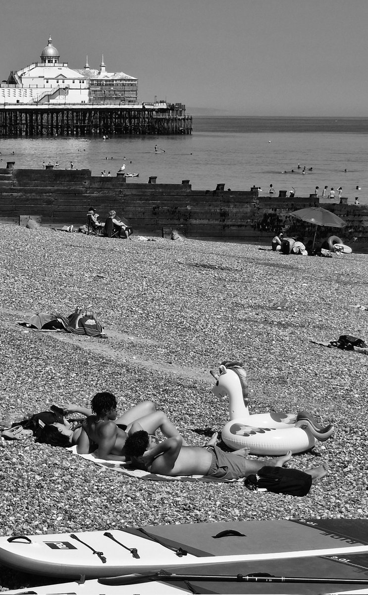 aqueenofcups's tweet photo. #meantime #uk #england #coast #seaside #trio #inflated #unicorn #beachlife #sunnyday #chillax #atthebeach #paddleboard #momentsinlife #streetphotography #photooftheday #bnwphotography #sliceoflife #instablackandwhite #blackandwhitephotography #blackandwhitephoto #blackandwhite https://t.co/Ycv285ACha
