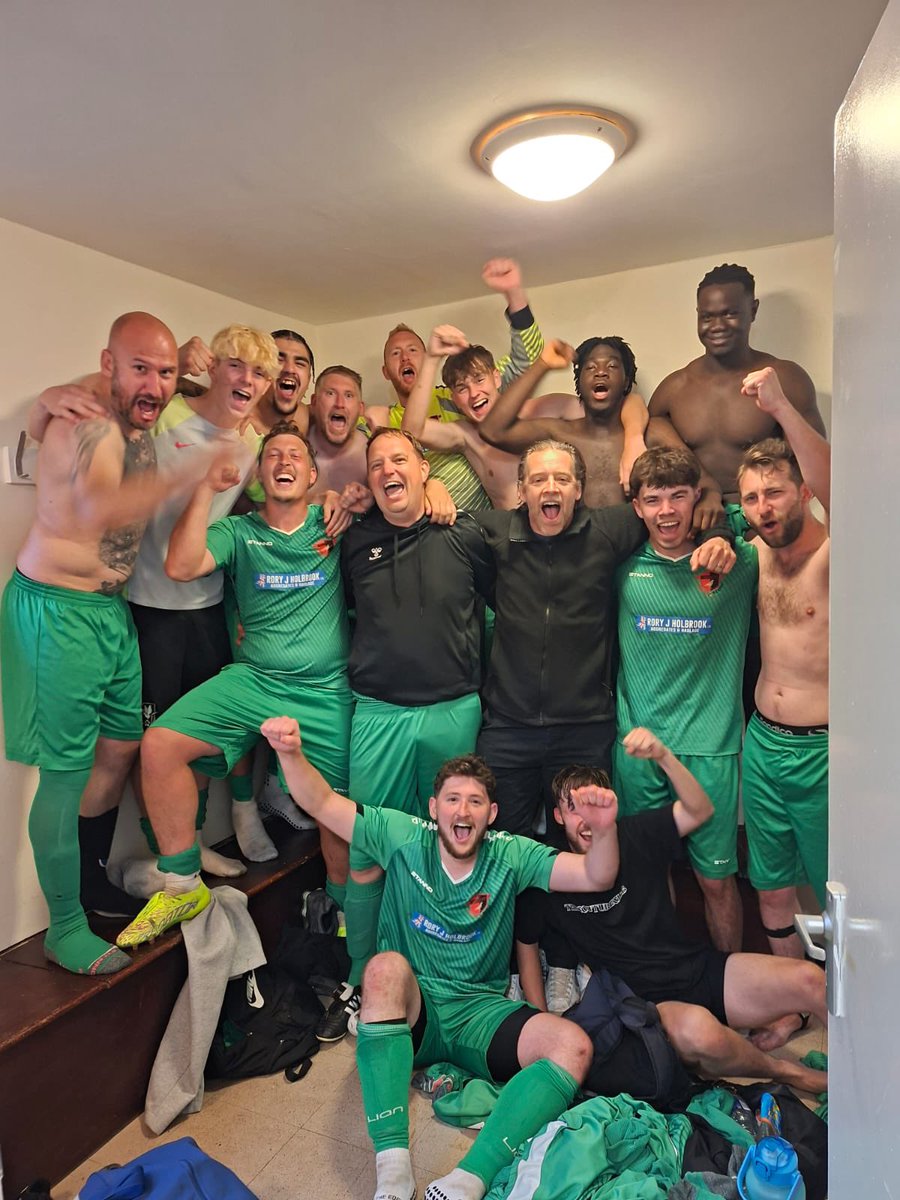 RocklandUnited's tweet photo. We’ve only gone and got promoted!! These lot ❤️🖤

🪨🪨🪨🪨🪨🪨🪨🪨🪨 https://t.co/tWcb17K0fE